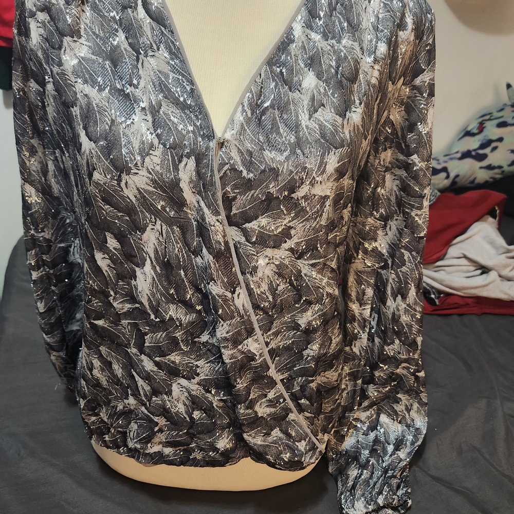 Chic Black and White Feather Pattern Blouse